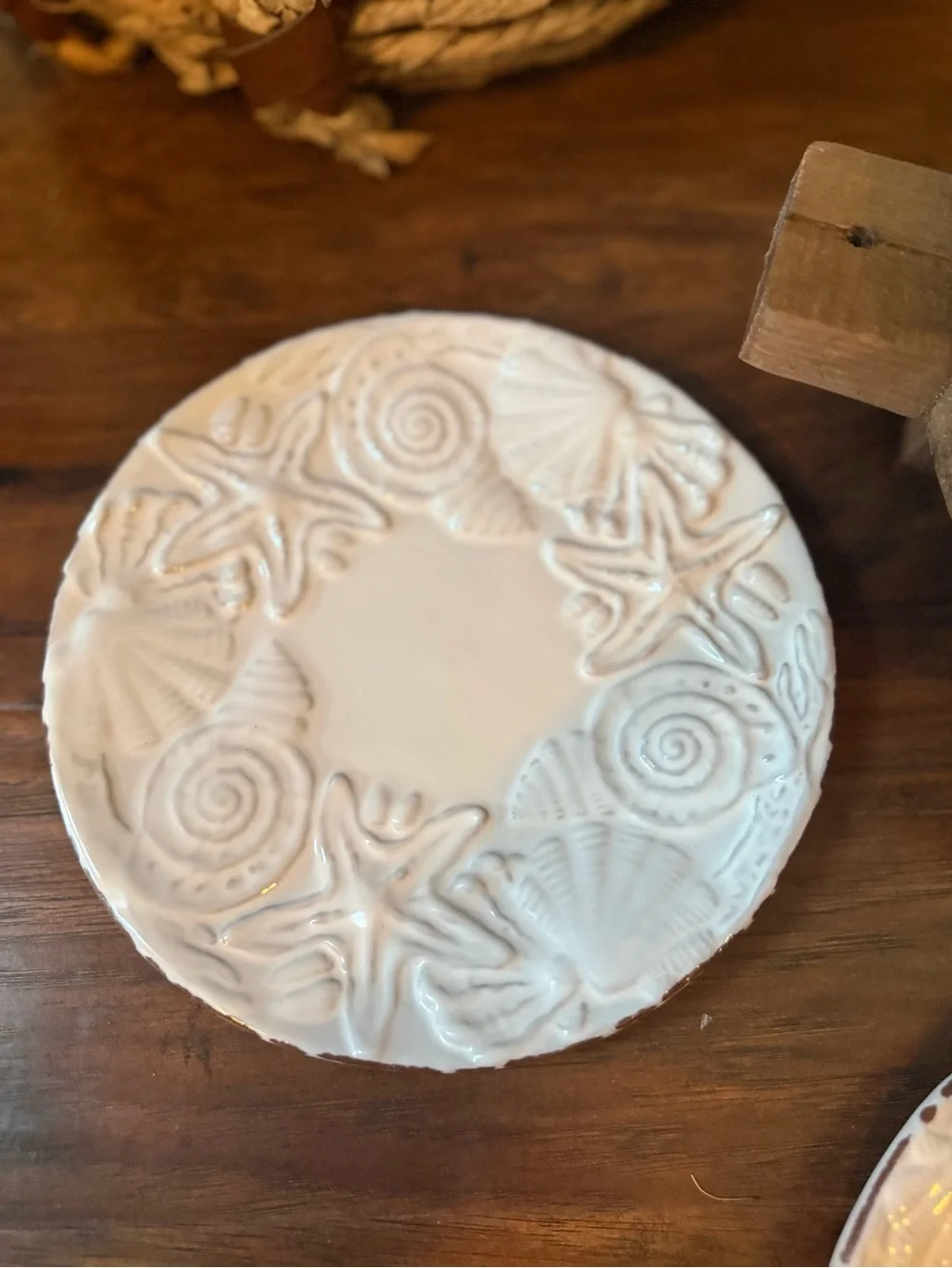 Set If 4 Mud Pie Sanibel Embossed Shell Salad Plates 8”